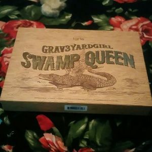 Tarte Grav3yardgirl Swamp Queen Eye pallette